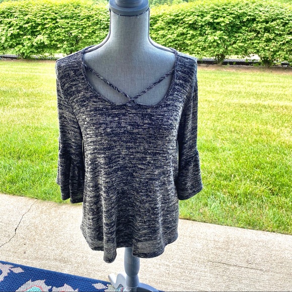 Caution To The Wind Top - Picture 3 of 9